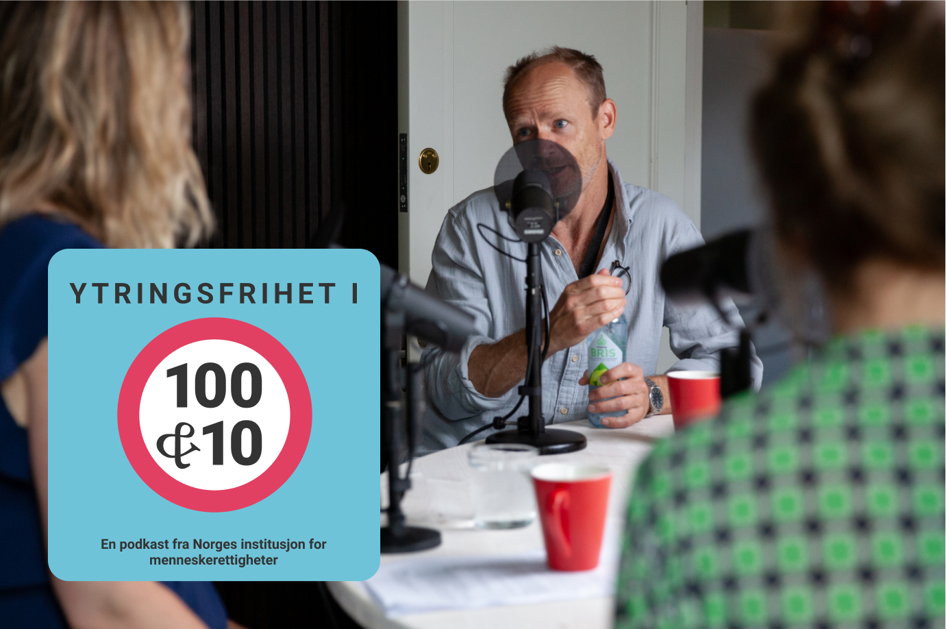 Harald Eia i podkaststudio med Adele Mestad og Anine Kierulf