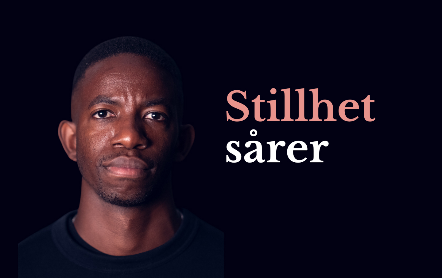 Fotballspiller Mushaga Bakenga på svart bakgrunn ved siden av teksten: "Stillhet sårer".